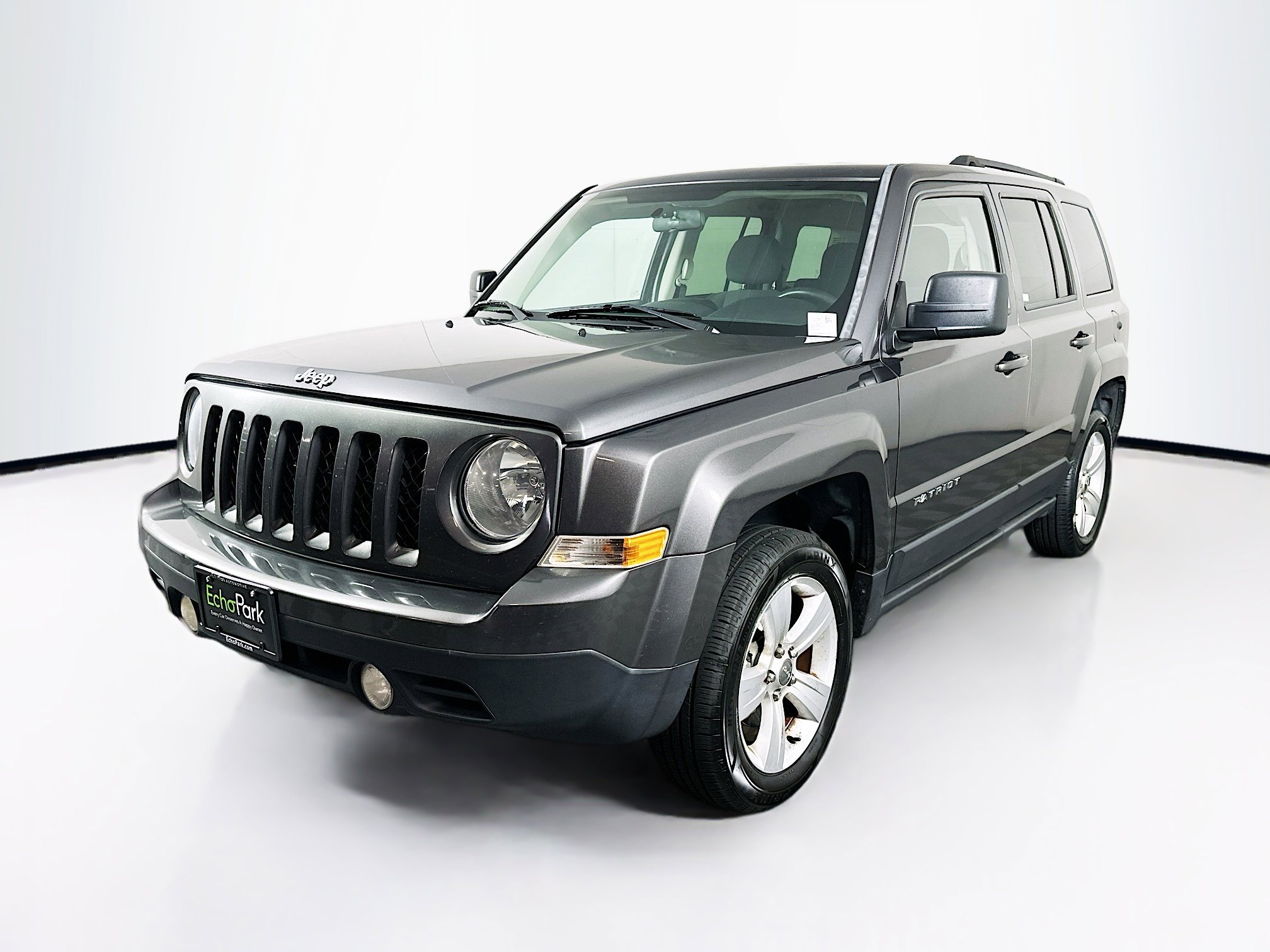 Used 2015 Jeep Patriot Latitude AWD/4WD image 3