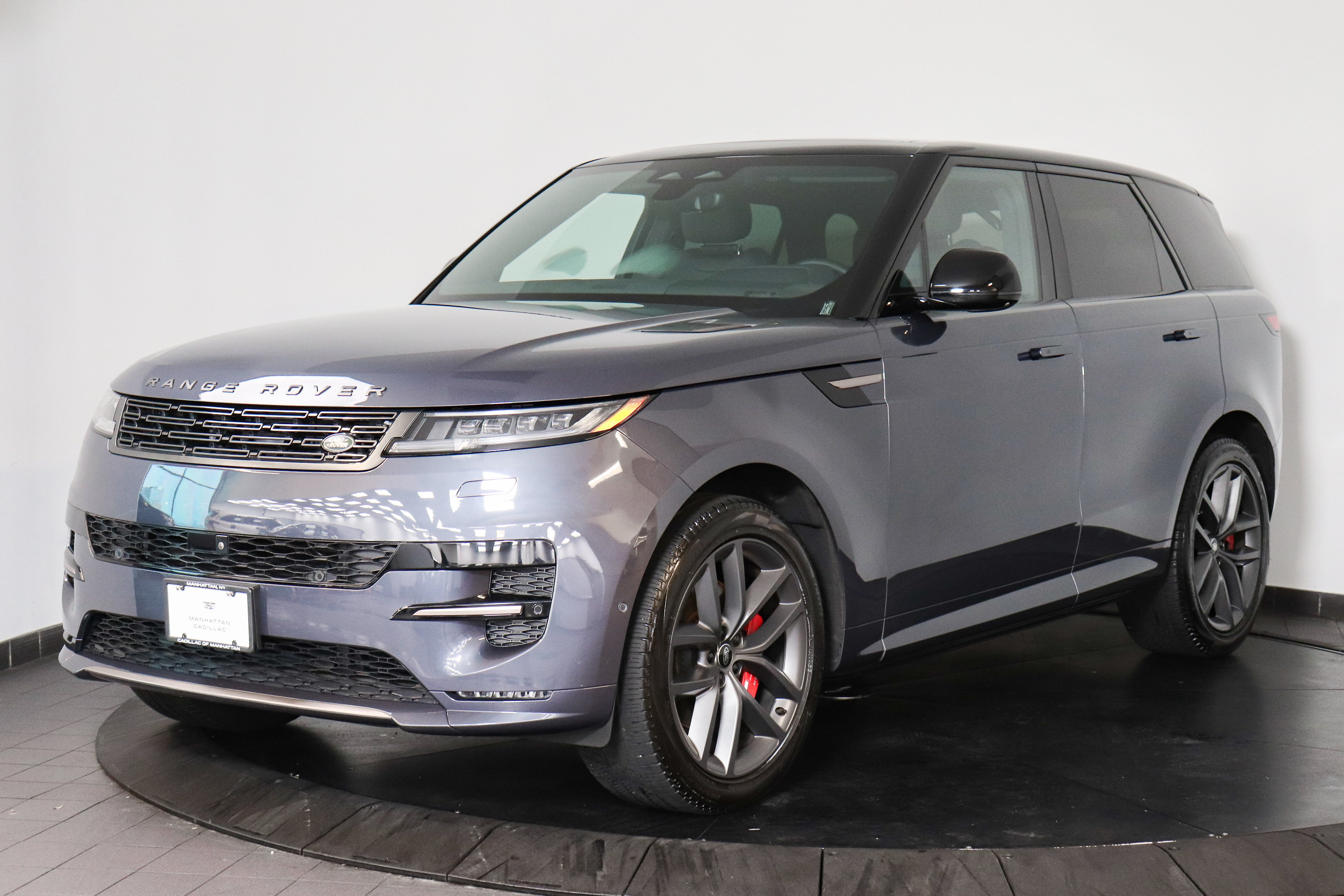 Used 2024 Land Rover Range Rover Sport Dynamic SE AWD/4WD image 1