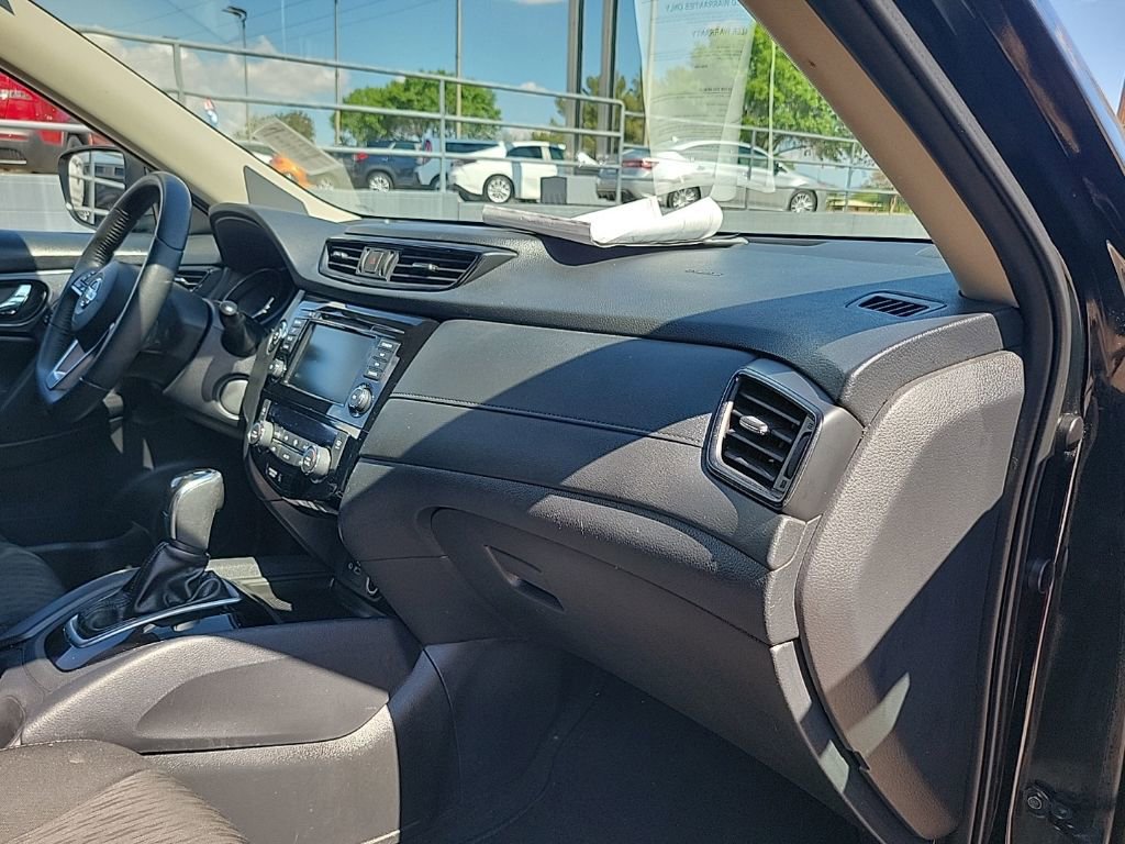 Used 2019 Nissan Rogue SV image 41