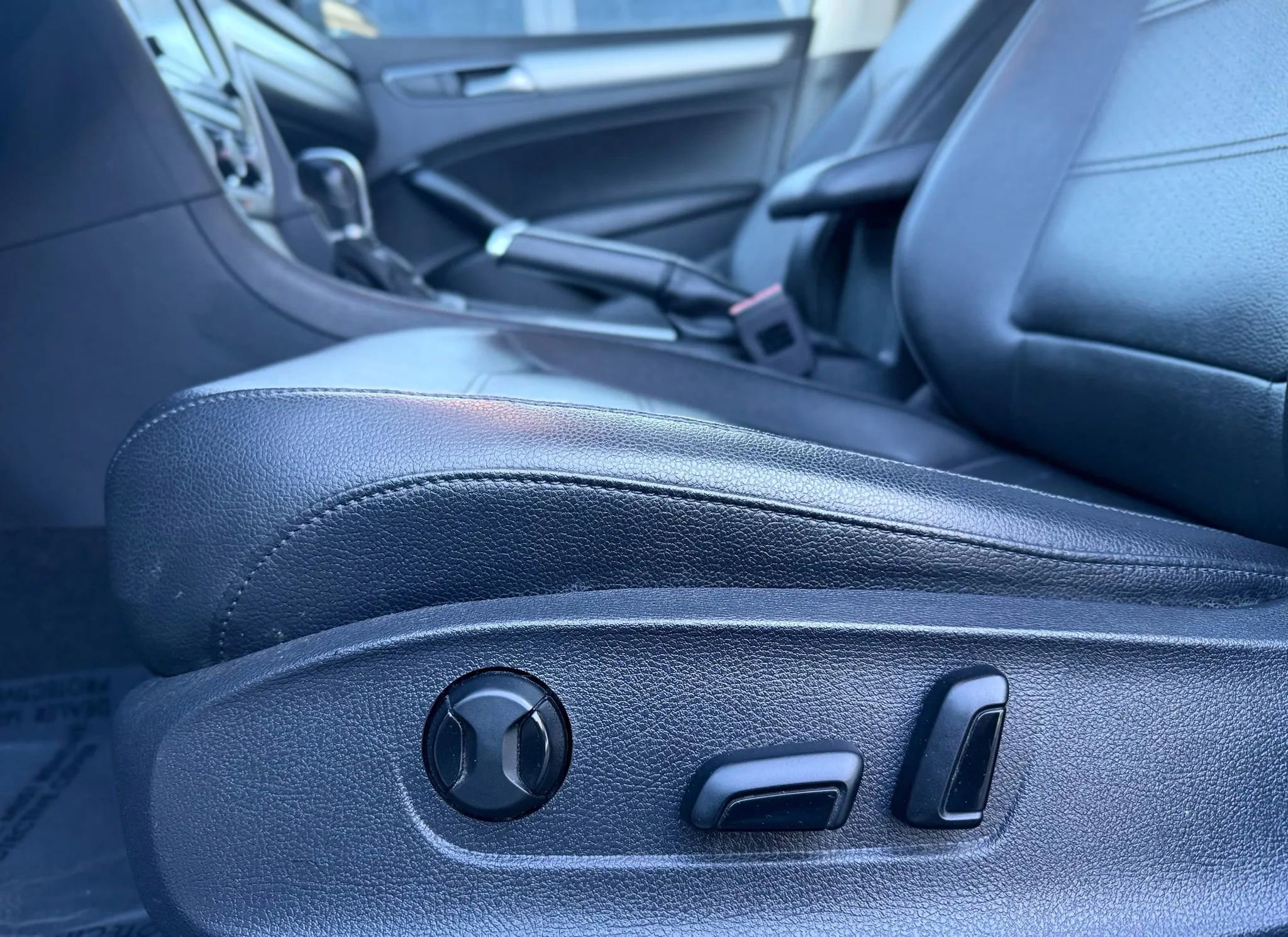 Used 2019 Volkswagen Passat 2.0T Wolfsburg w/ Wheels & Sunroof Package image 26