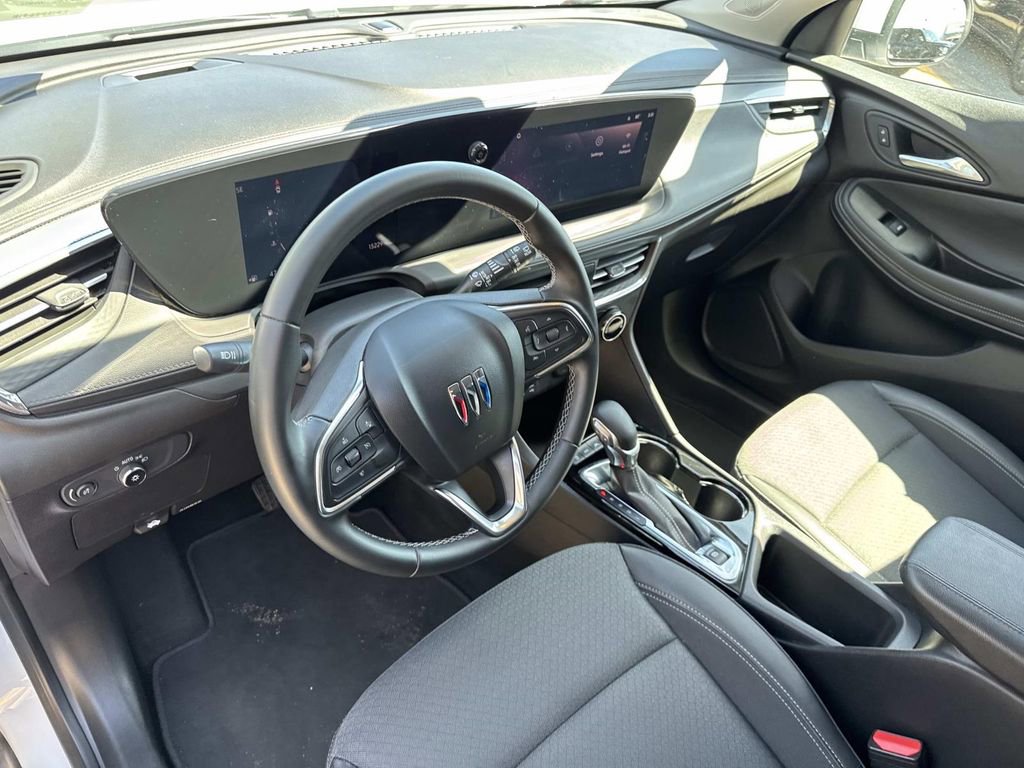 Used 2025 Buick Encore GX Preferred AWD/4WD image 19
