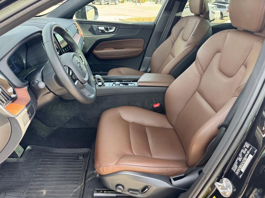 Certified 2023 Volvo XC60 B5 Plus w/ Climate Package image 8