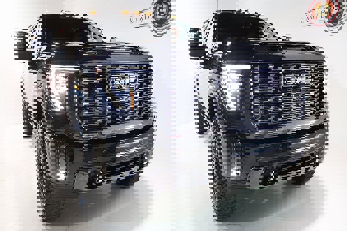 Used 2024 GMC Sierra 3500 Denali Ultimate image 39