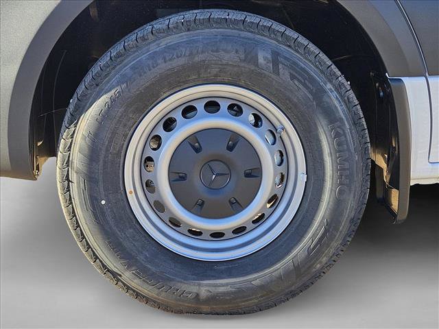 Used 2025 Mercedes-Benz Sprinter 2500 image 11
