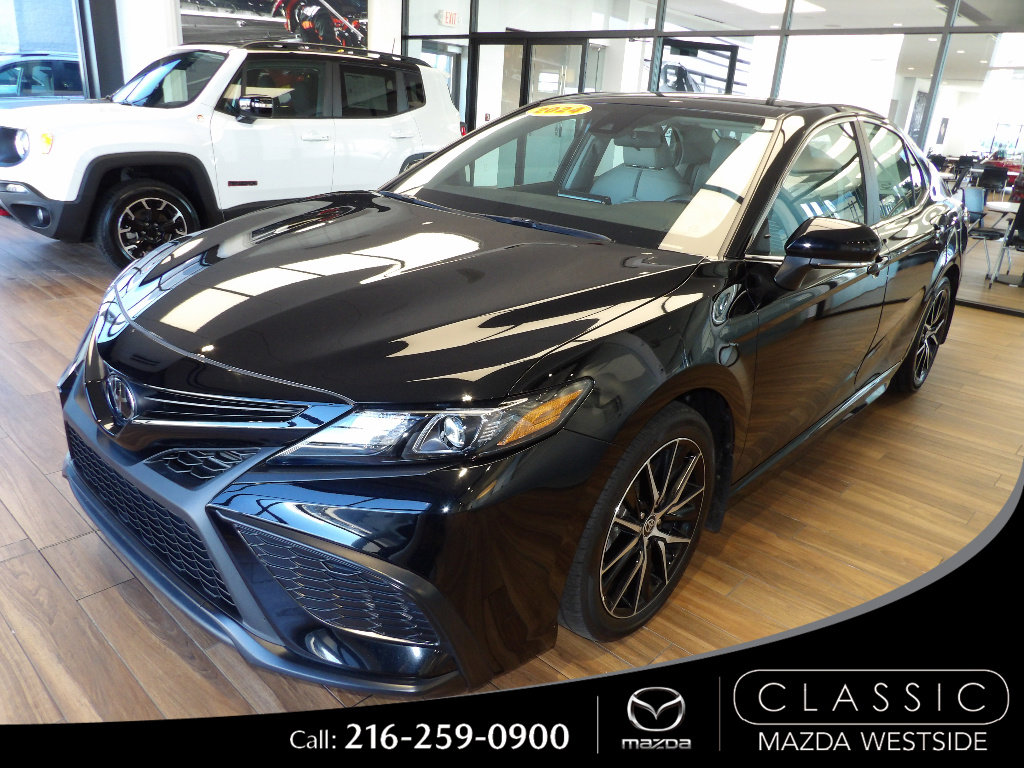 Used 2024 Toyota Camry SE AWD/4WD image 1