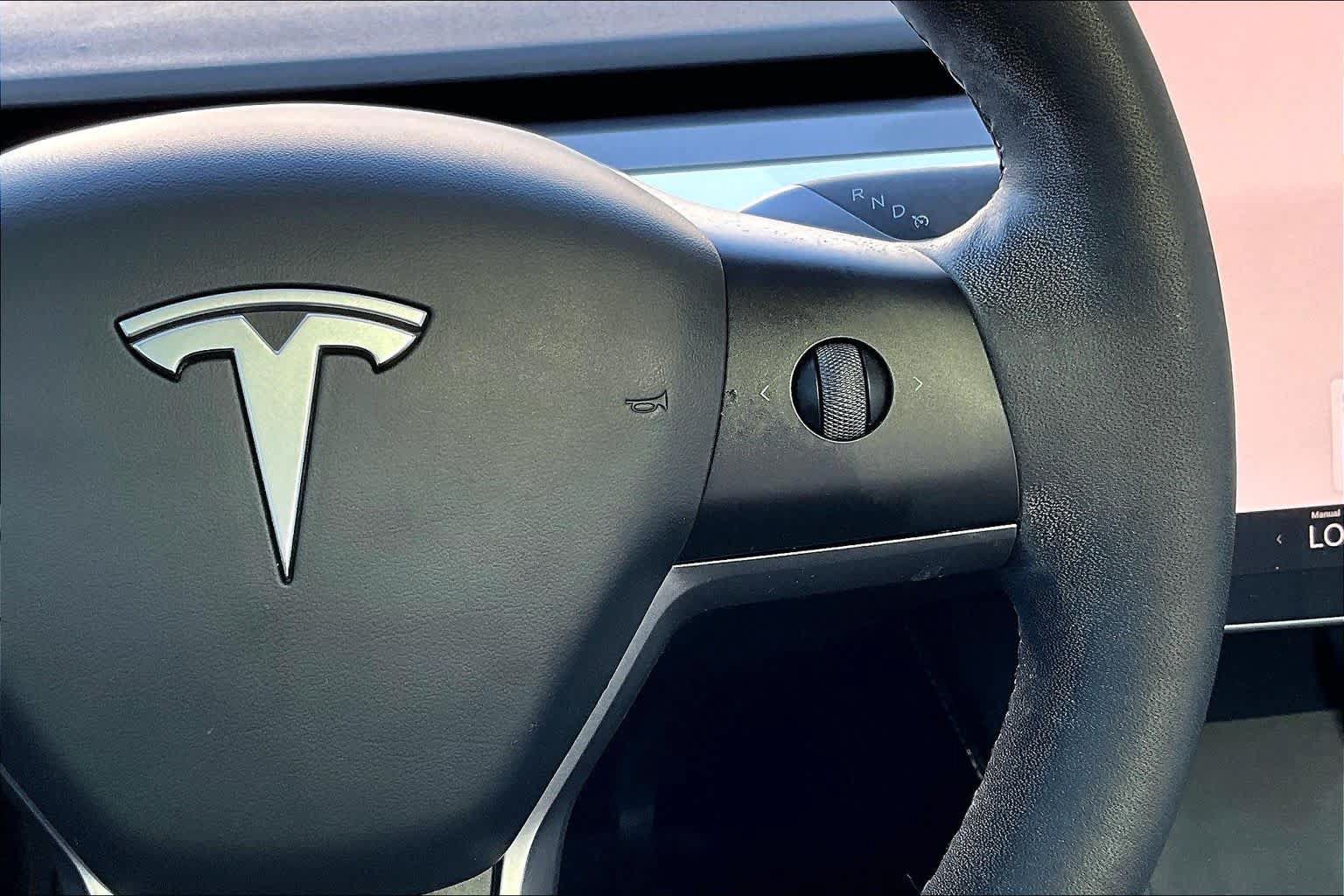 Used 2024 Tesla Model Y 2WD image 23