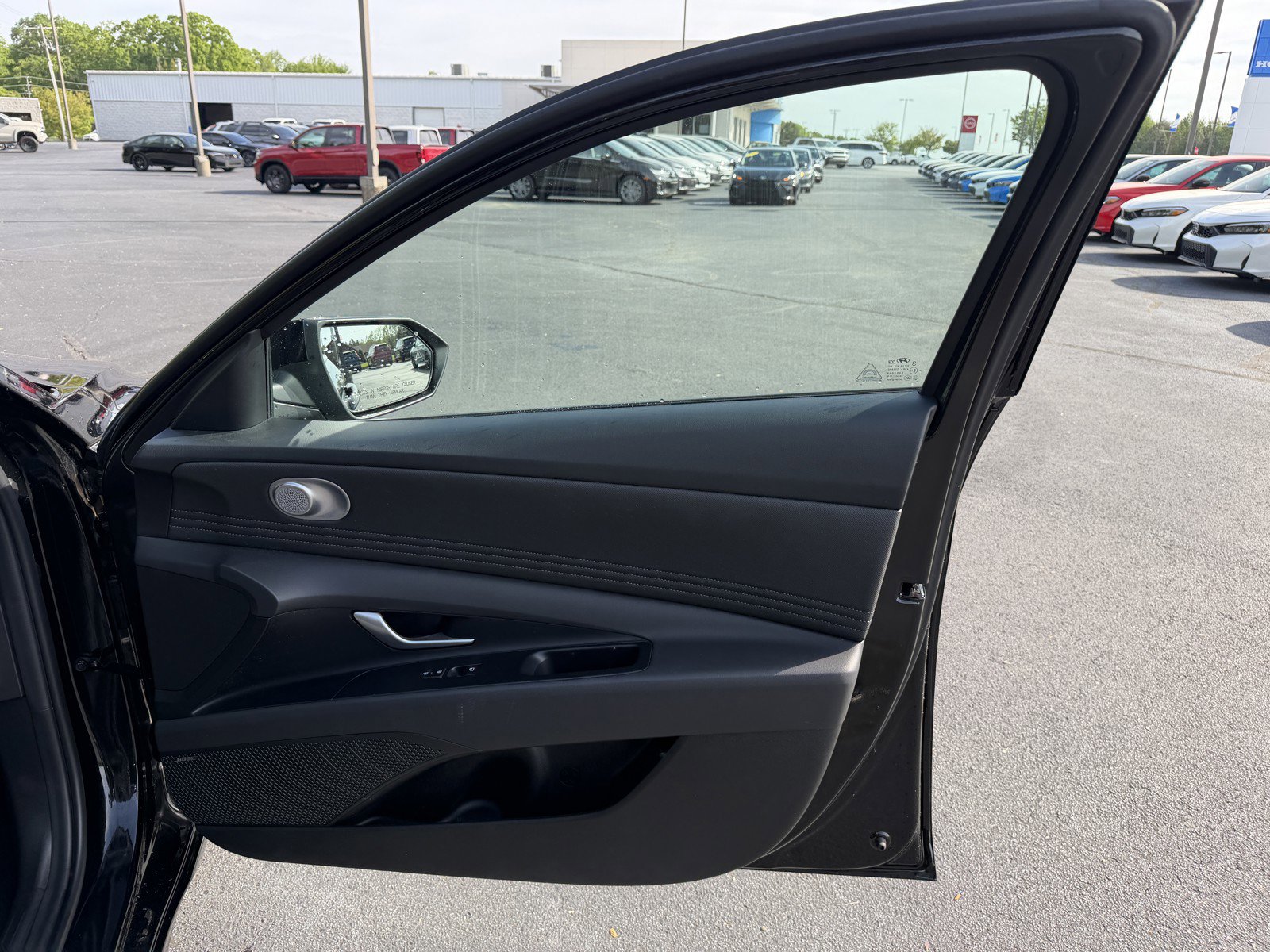 Used 2025 Hyundai Elantra Limited image 15