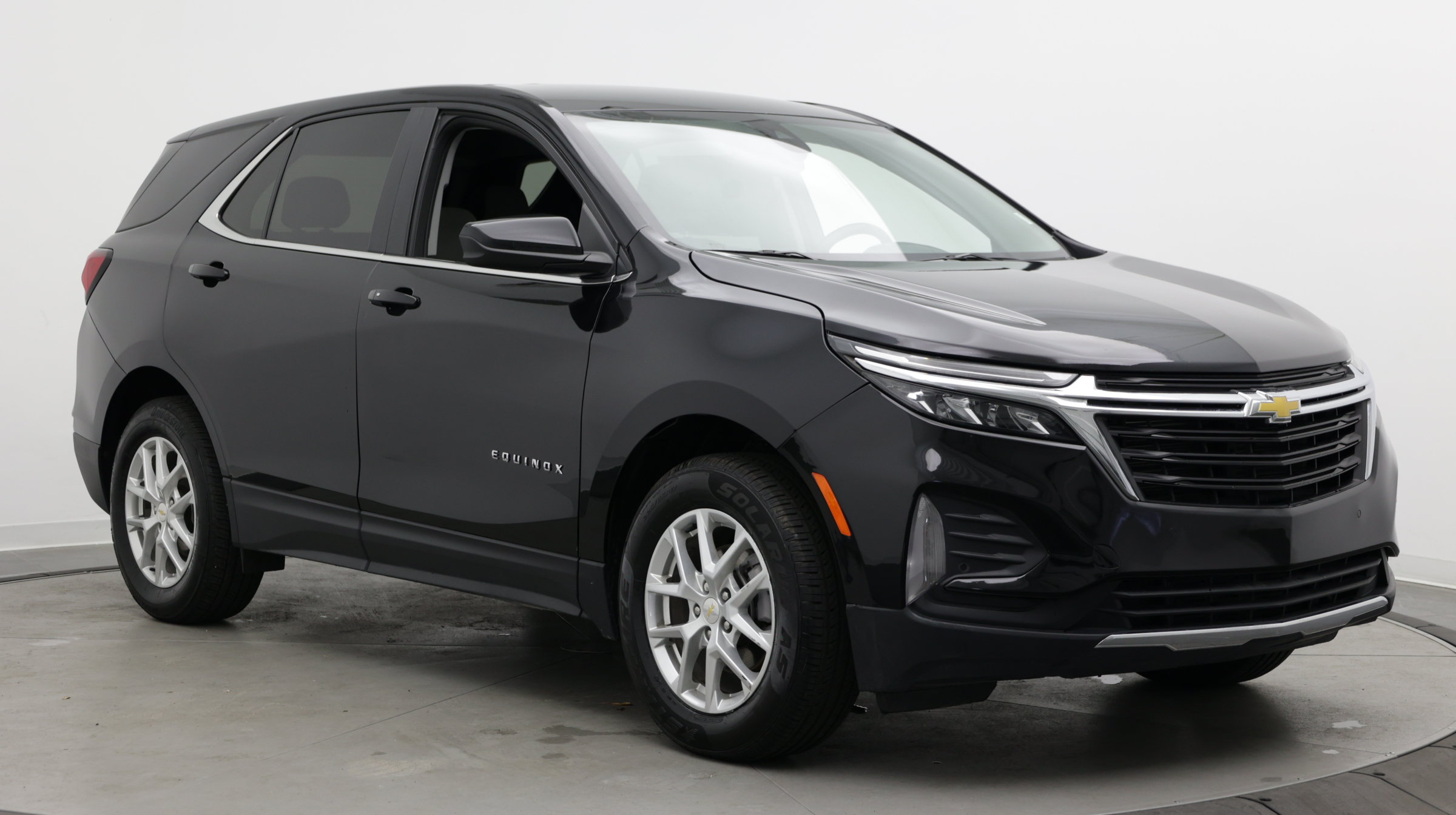 Used 2024 Chevrolet Equinox LT AWD/4WD image 3