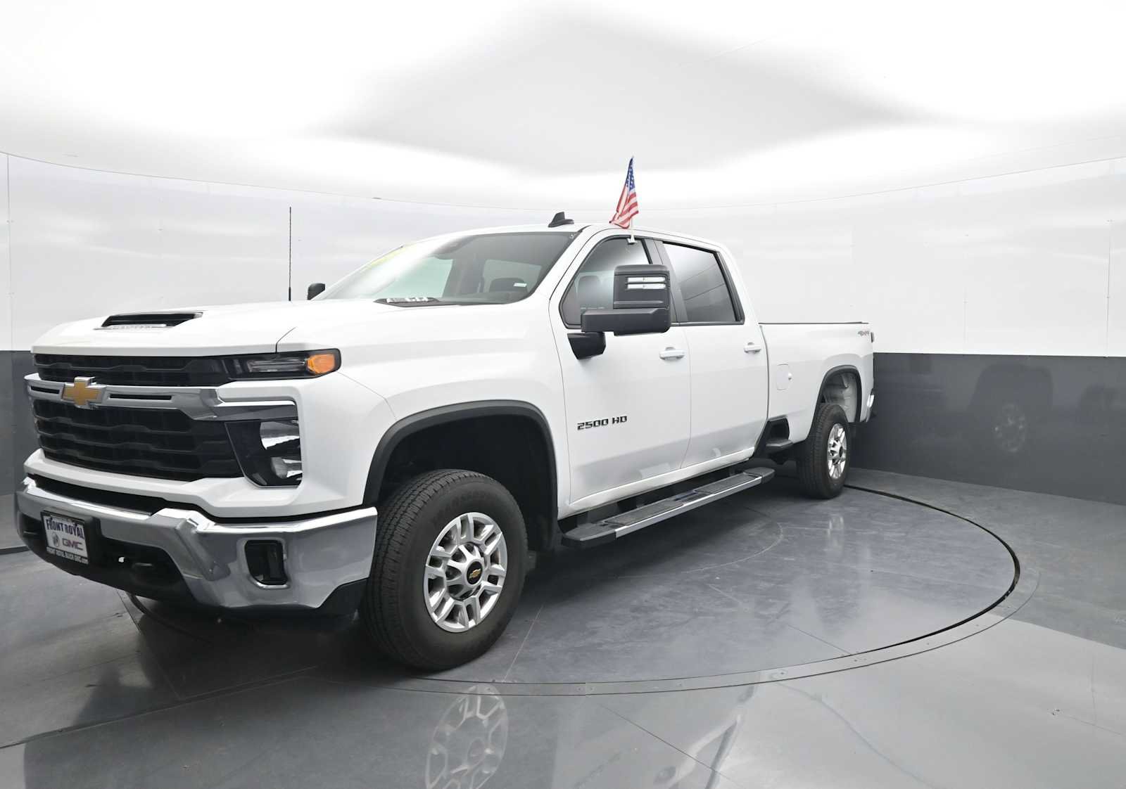 Used 2025 Chevrolet Silverado 2500 LT w/ Convenience Package AWD/4WD image 4