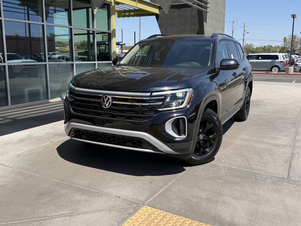 Used 2024 Volkswagen Atlas Peak Edition SEL AWD/4WD image 2