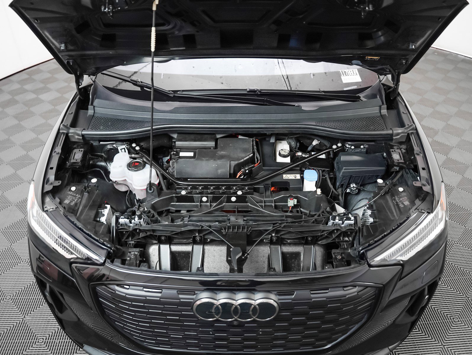 Used 2024 Audi Q4 e-tron Prestige w/ Black Optic Package image 4