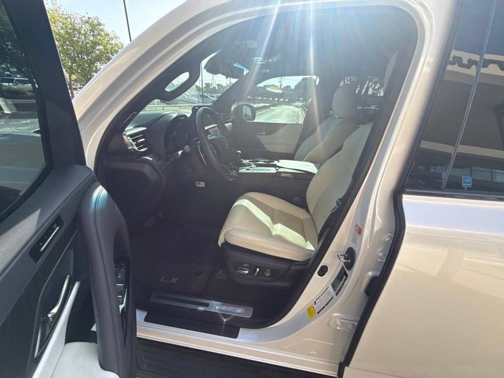 Certified 2025 Lexus LX 600 4WD w/ Appearance Package image 5