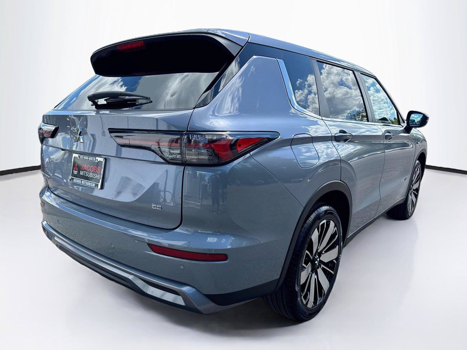 New 2026 Mitsubishi Outlander SE FWD image 5