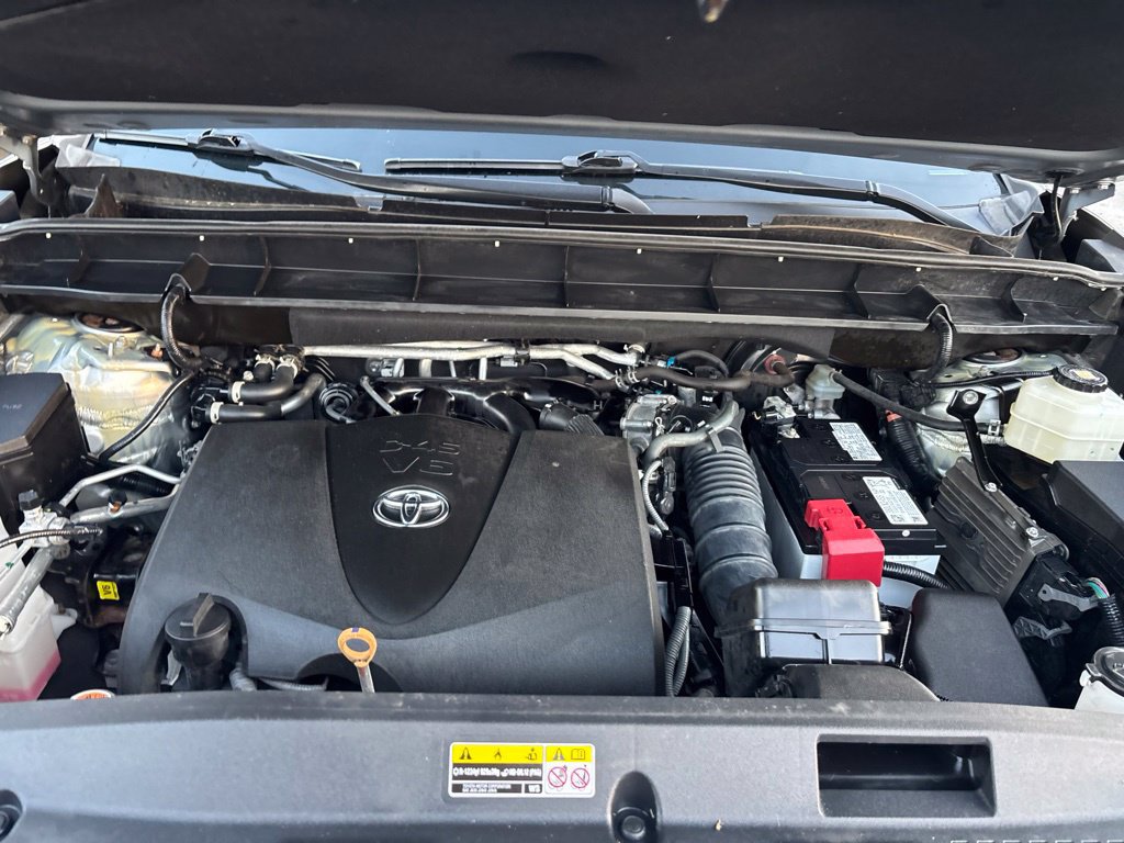 Used 2022 Toyota Highlander XLE AWD/4WD image 11