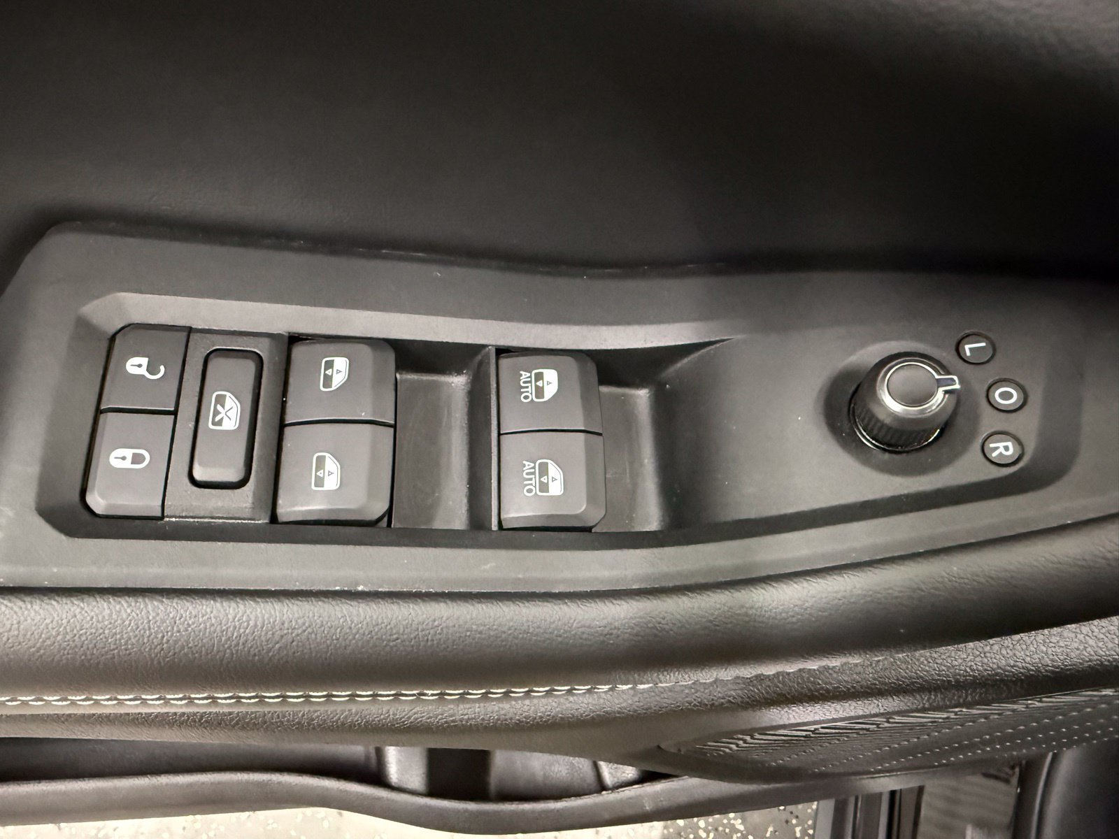 Used 2025 Jeep Grand Cherokee Altitude AWD/4WD image 10