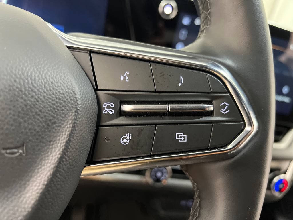 Used 2026 Chevrolet Equinox LT AWD/4WD image 46