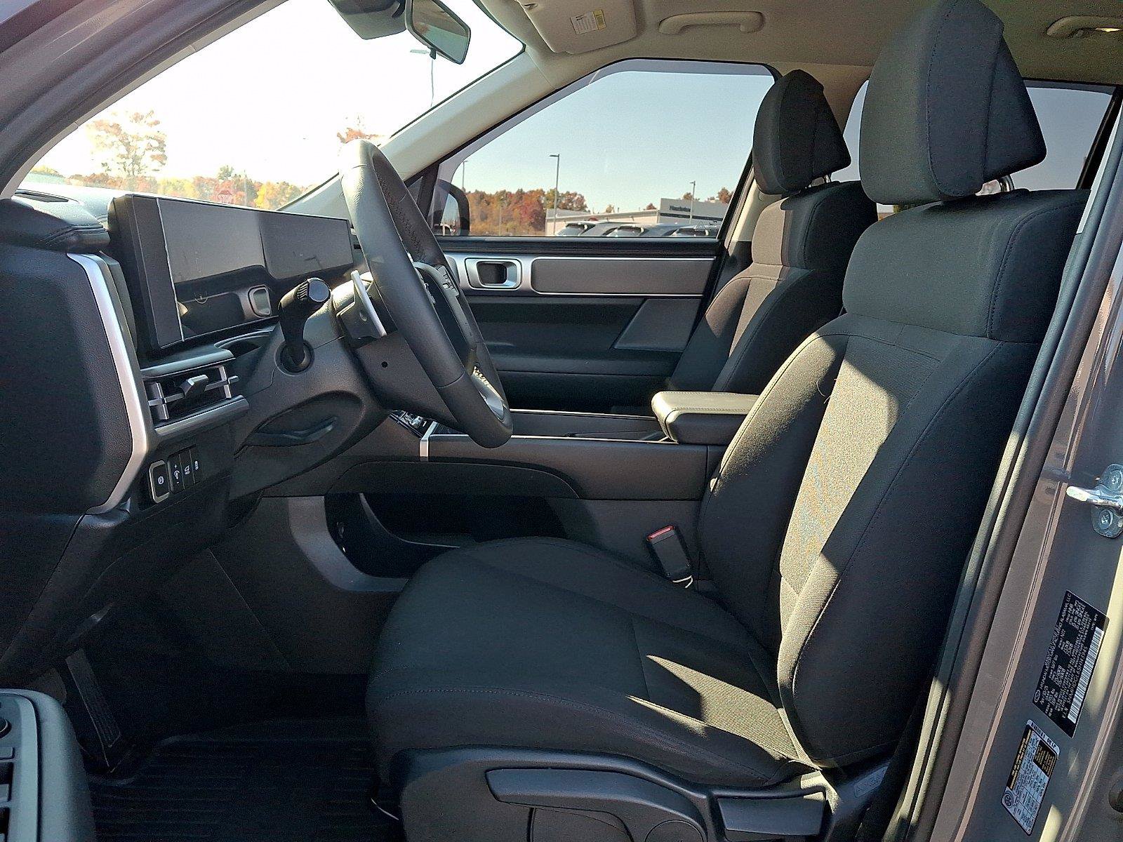 Used 2025 Hyundai Santa Fe SE AWD/4WD image 13