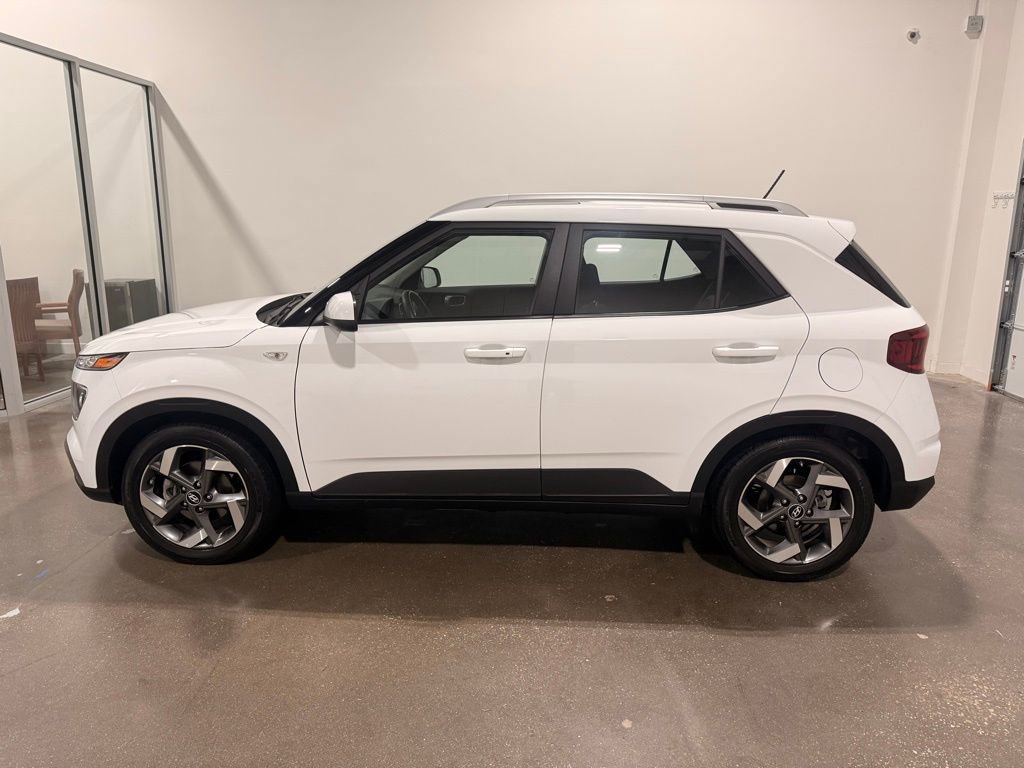 Used 2025 Hyundai Venue SEL FWD image 8
