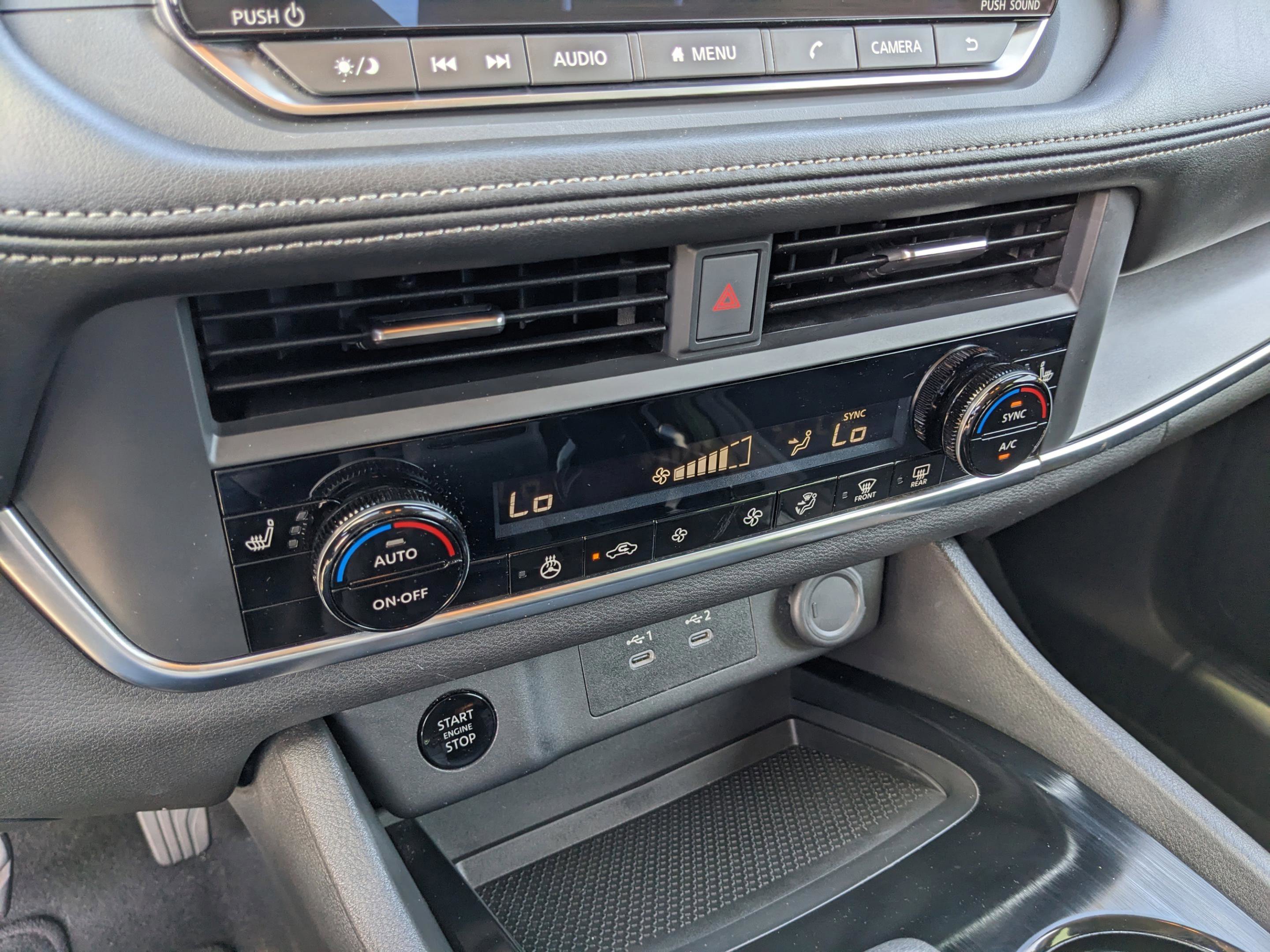 Used 2024 Nissan Rogue SV w/ SV Premium Package image 23