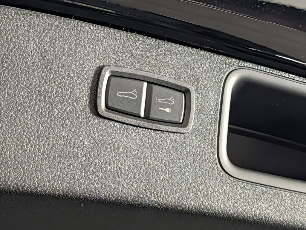 New 2026 Porsche Macan image 19