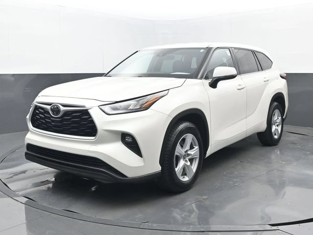 Used 2020 Toyota Highlander LE FWD image 24