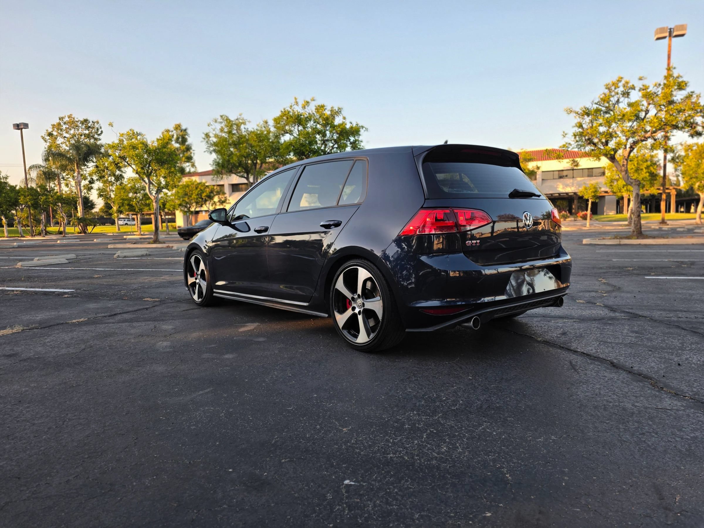 Used 2017 Volkswagen GTI Sport FWD image 6