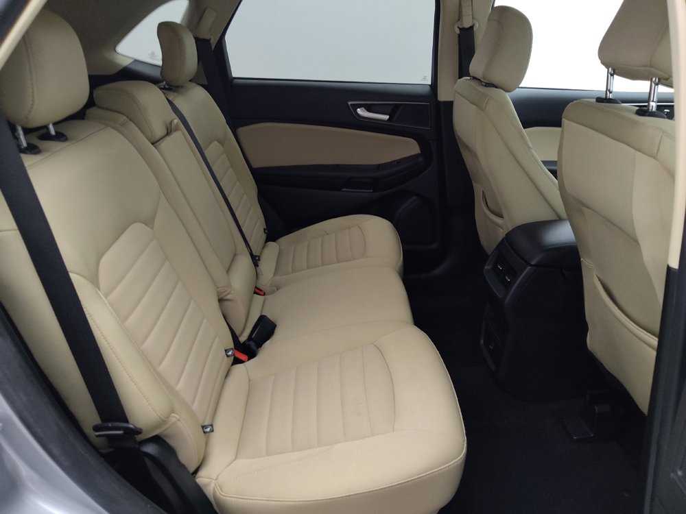 Used 2021 Ford Edge SE image 19