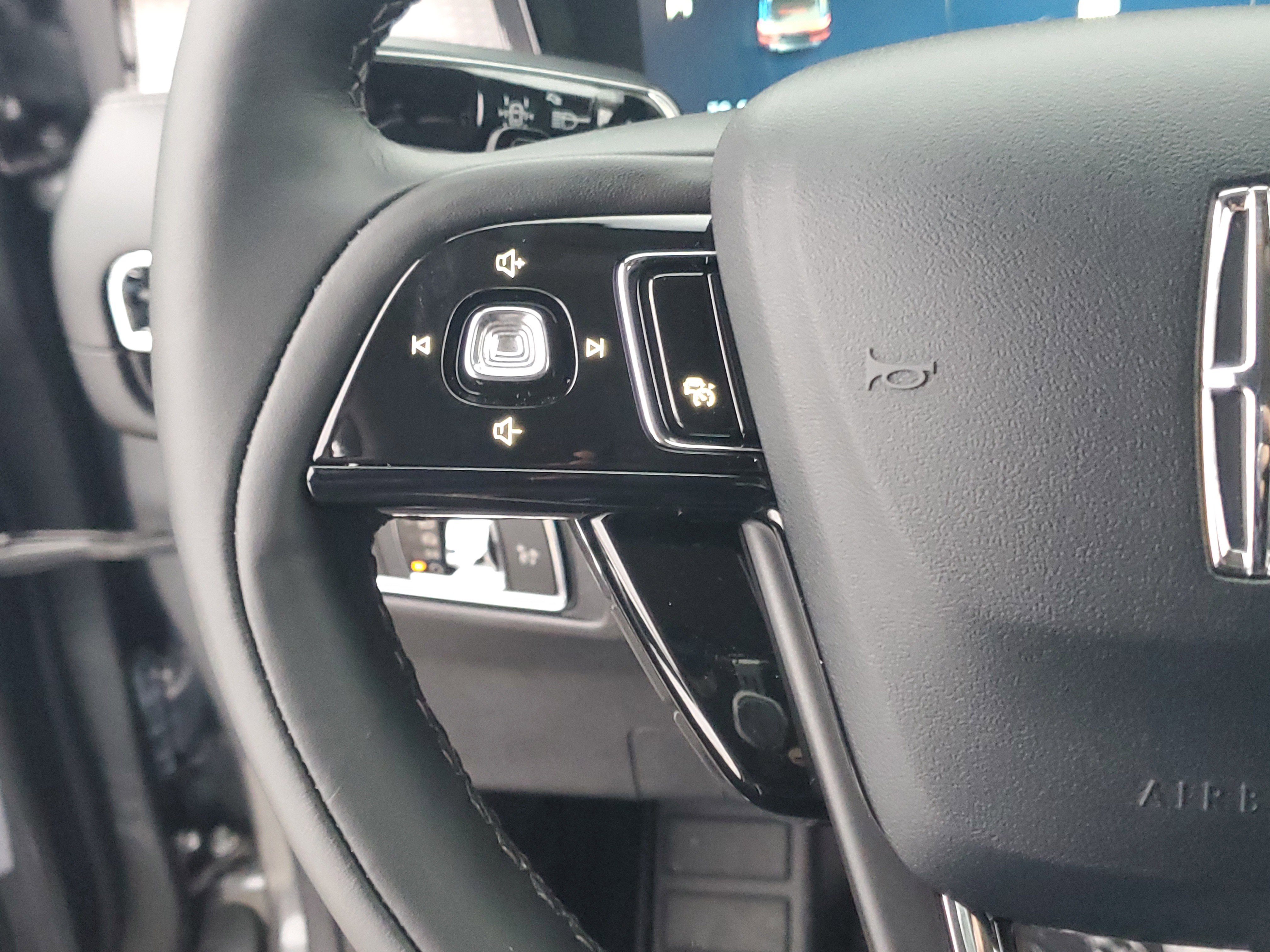 New 2025 Lincoln Corsair Reserve w/ Jet Appearance Package image 16