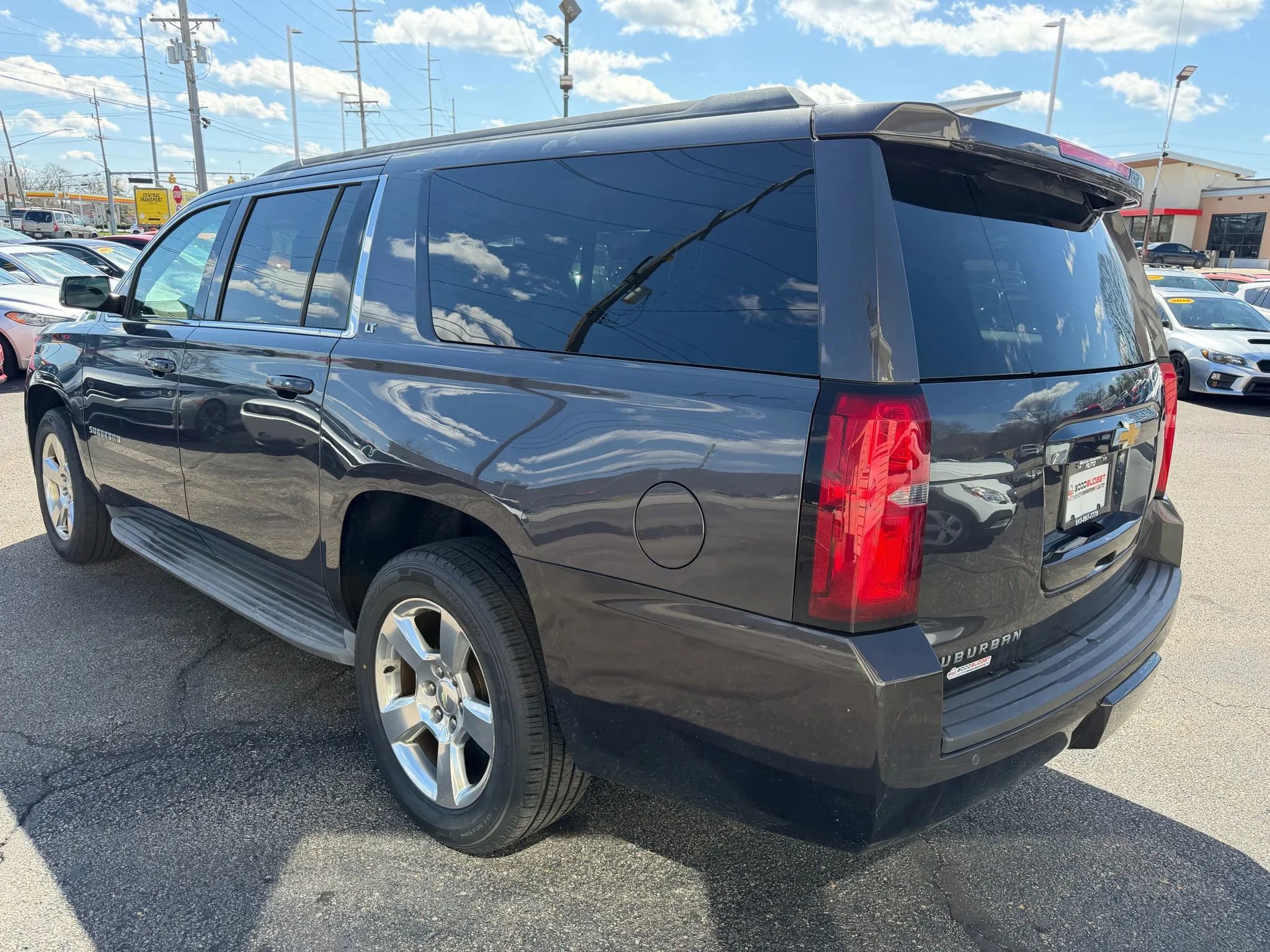 Used 2015 Chevrolet Suburban LT w/ Luxury Package AWD/4WD image 3