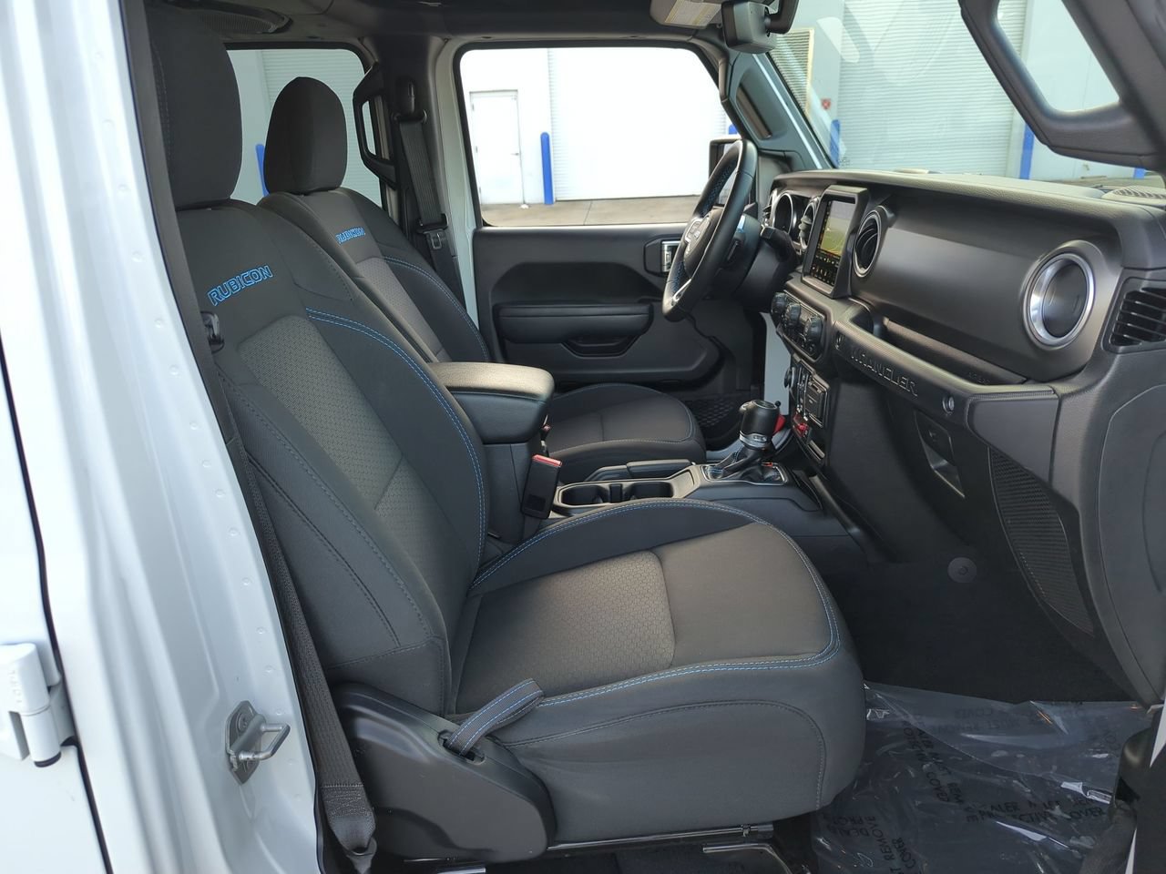 Used 2022 Jeep Wrangler Unlimited Rubicon 4xe AWD/4WD image 25