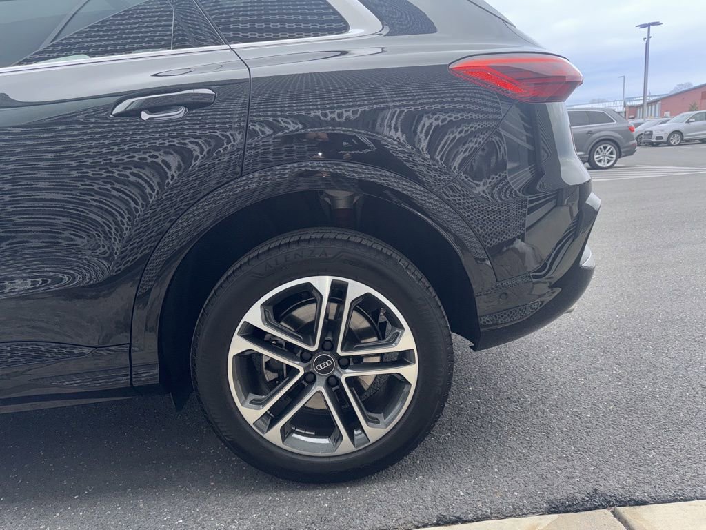 Used 2025 Audi Q5 Premium w/ Convenience Package image 22