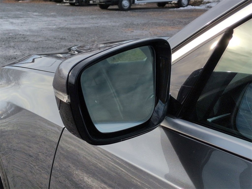 Used 2021 BMW 330i xDrive Sedan w/ Convenience Package image 11