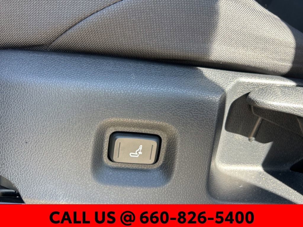 Used 2025 Toyota Tacoma SR5 image 12