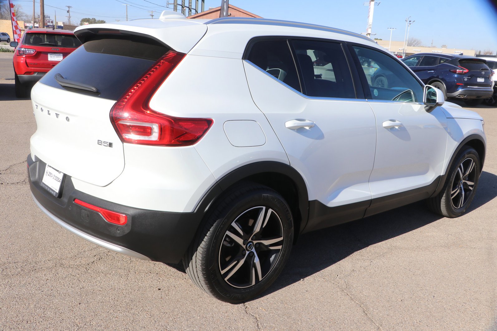 Used 2024 Volvo XC40 B5 Core image 7
