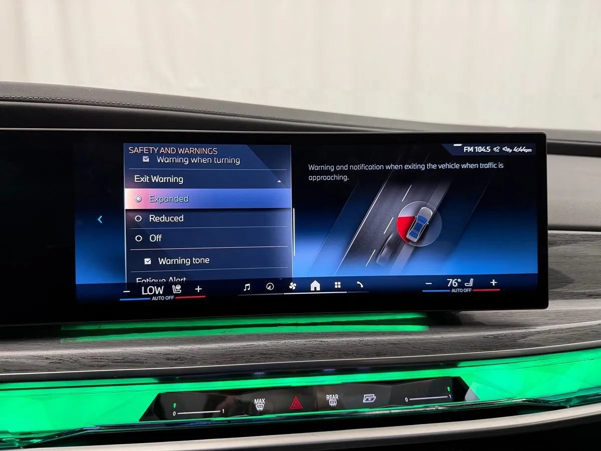 Used 2024 BMW 740i xDrive AWD/4WD image 23