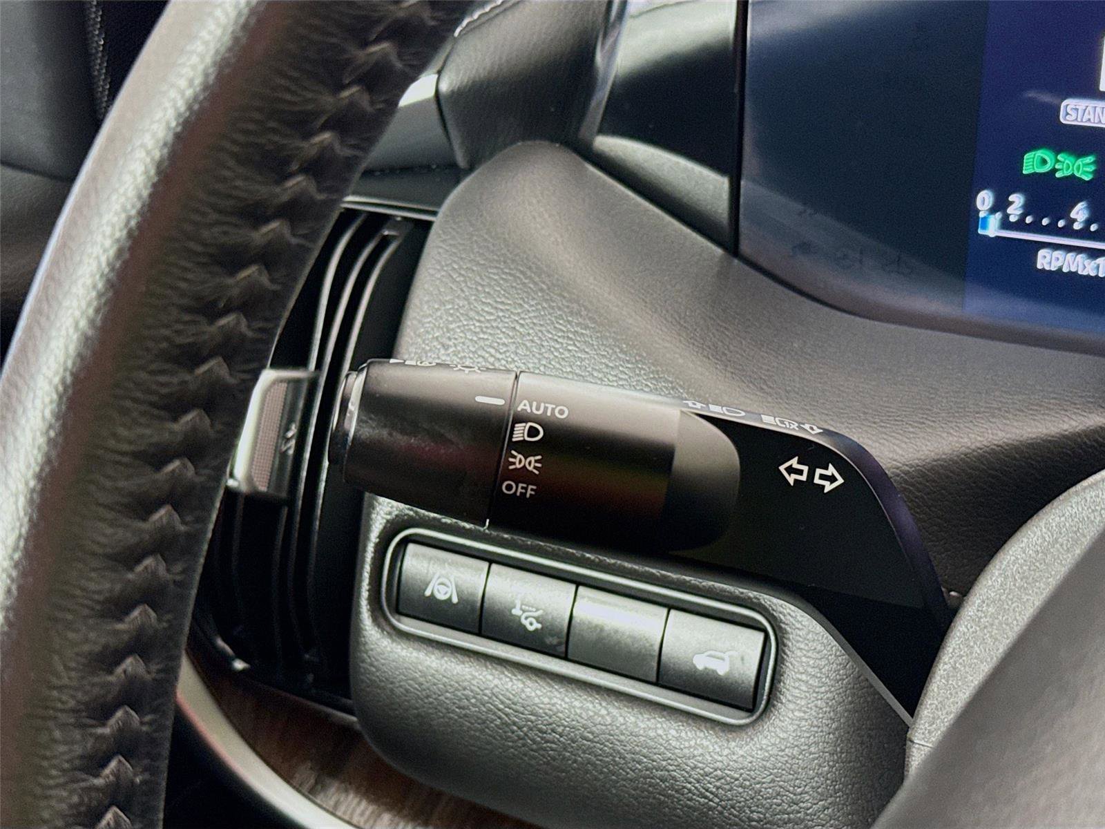 Used 2025 Nissan Armada SL w/ Captain's Chari Seat Package image 5