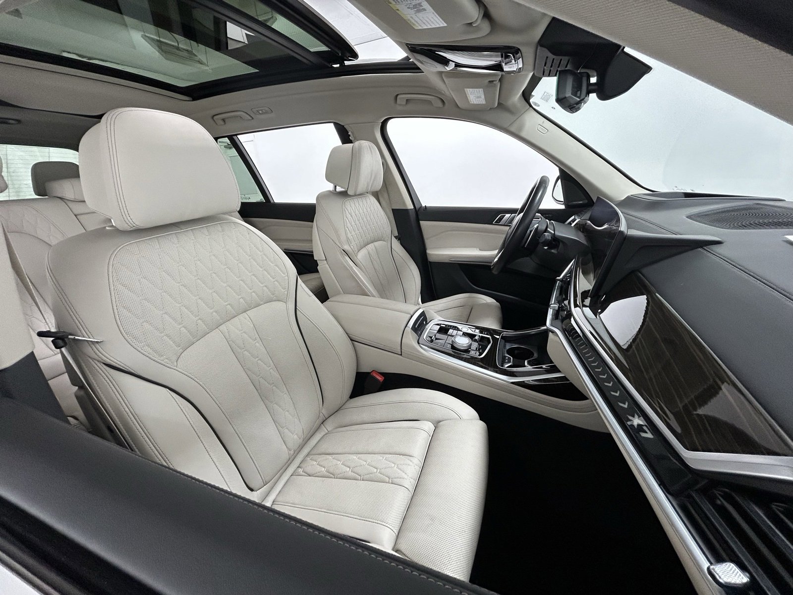 Used 2023 BMW X7 xDrive40i w/ Executive Package image 45