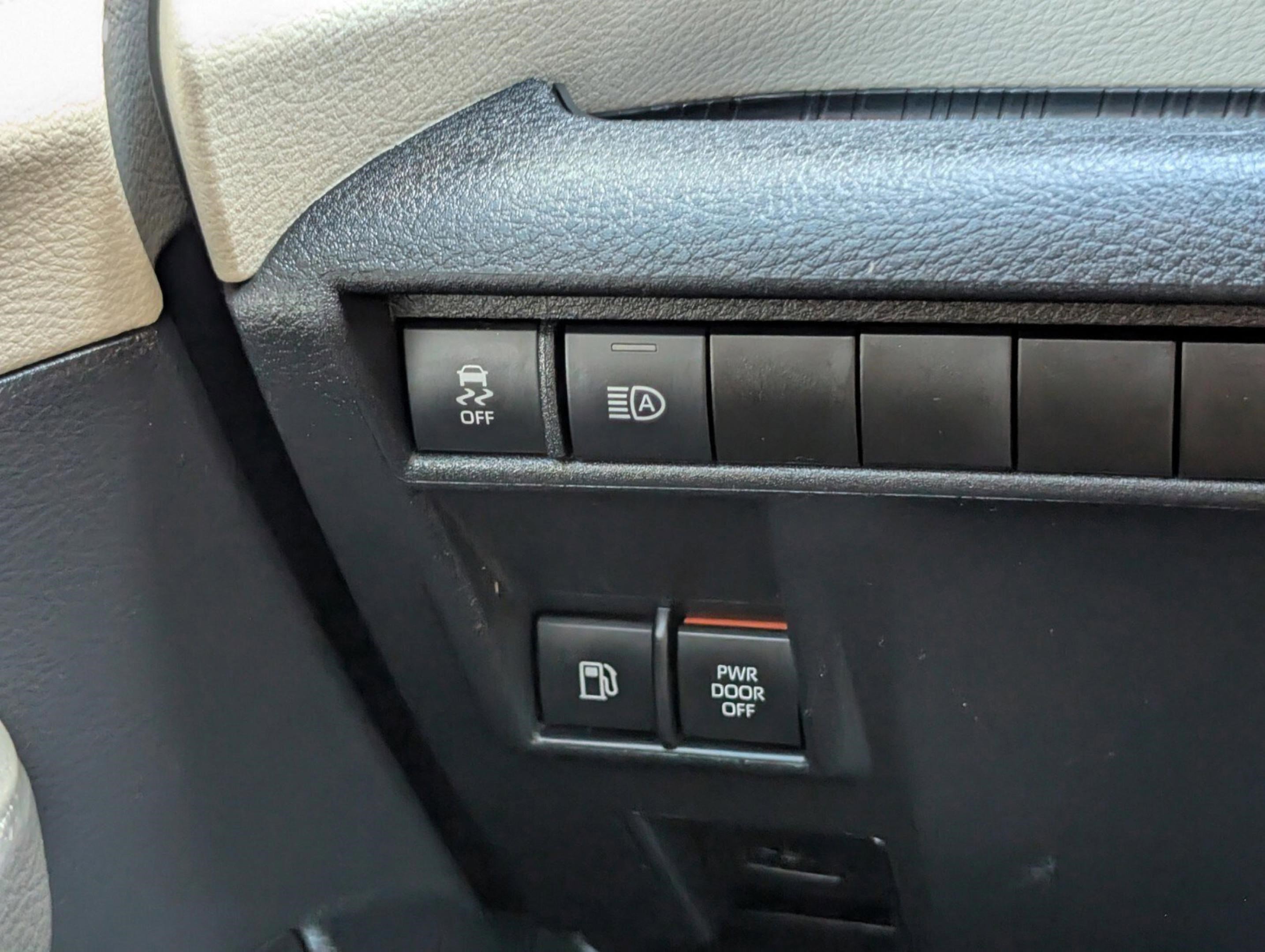 Used 2023 Toyota Sienna XLE image 45