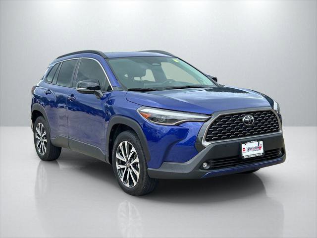 Certified 2025 Toyota Corolla Cross XLE w/ Convenience Package FWD image 3