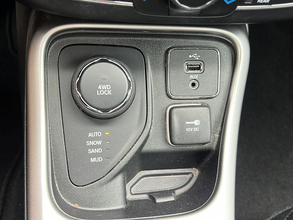 Used 2018 Jeep Compass Latitude w/ Popular Equipment Group AWD/4WD image 19