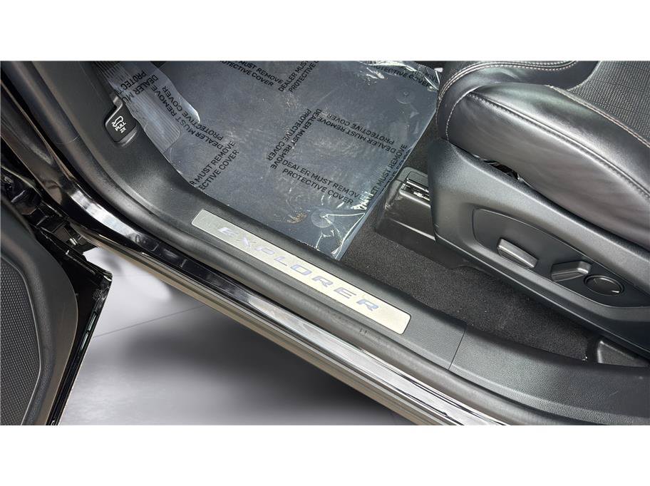 Used 2021 Ford Explorer Platinum AWD/4WD image 13