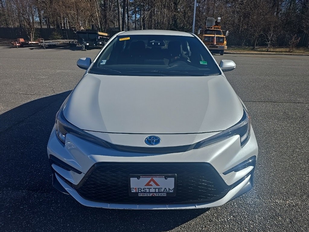 Used 2025 Toyota Corolla SE image 2