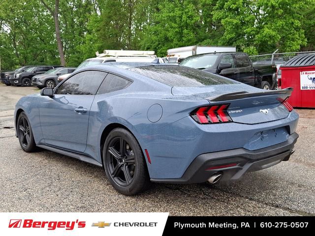 Used 2025 Ford Mustang Coupe RWD image 5