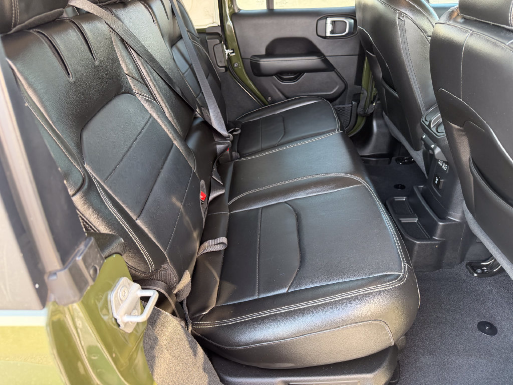 Used 2022 Jeep Wrangler Unlimited Sahara AWD/4WD image 17
