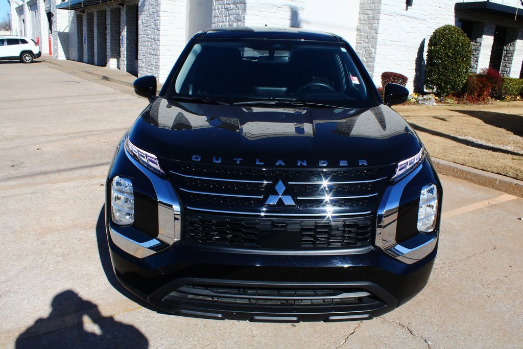 Used 2024 Mitsubishi Outlander ES image 4