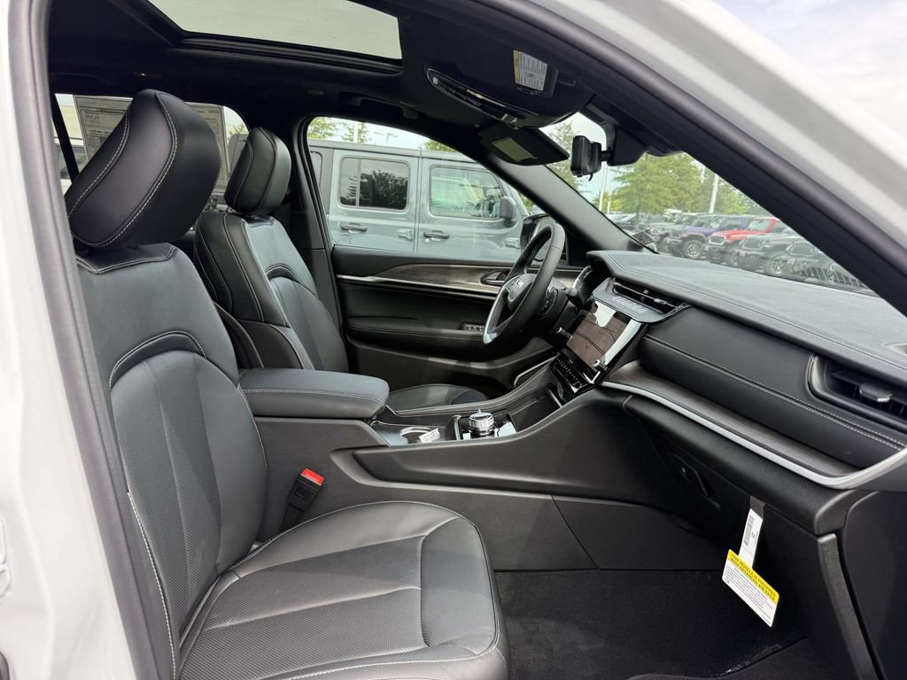 New 2027 Jeep Grand Cherokee Limited AWD/4WD image 15