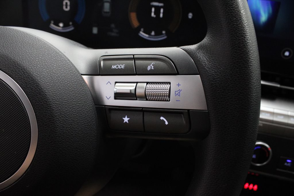 Used 2024 Hyundai Kona SE AWD/4WD image 27