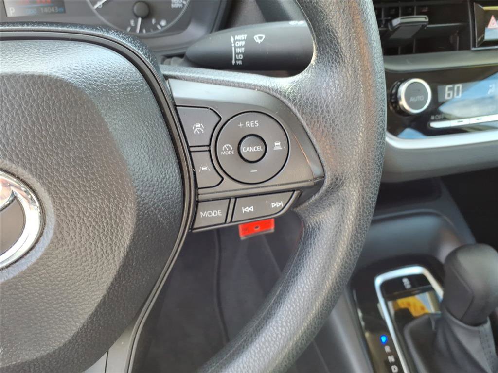 Used 2025 Toyota Corolla LE image 30