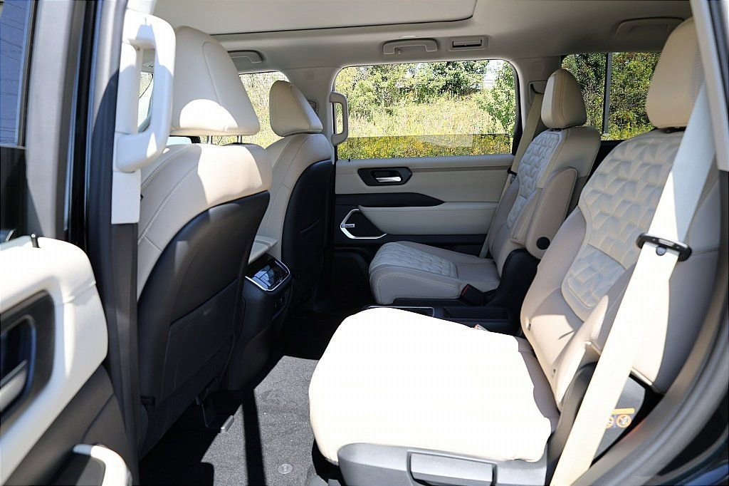 New 2026 Nissan Armada Platinum image 10