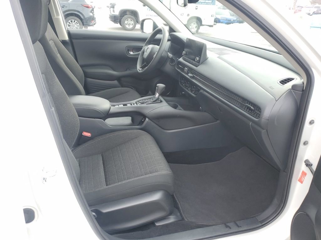 Certified 2025 Honda HR-V LX image 32